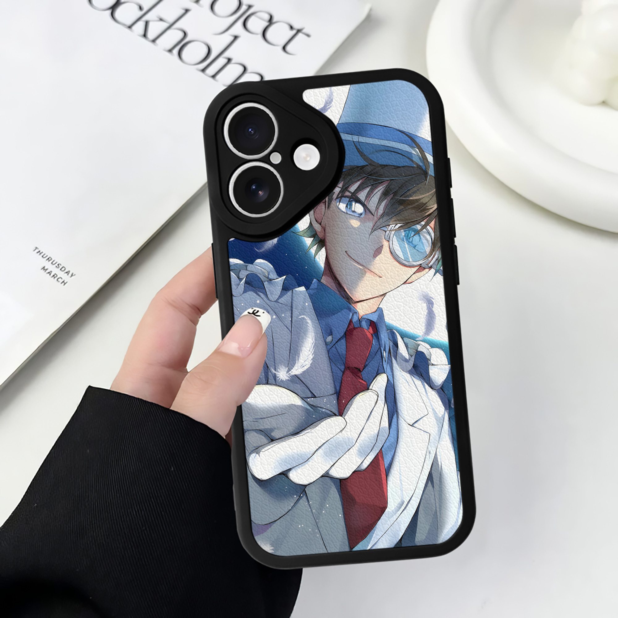 （画像用） 名探偵コナン Detective Conan 【iPhone 16シリーズ対応】シリコンスマホケース（レザー調） 材質：シリコン